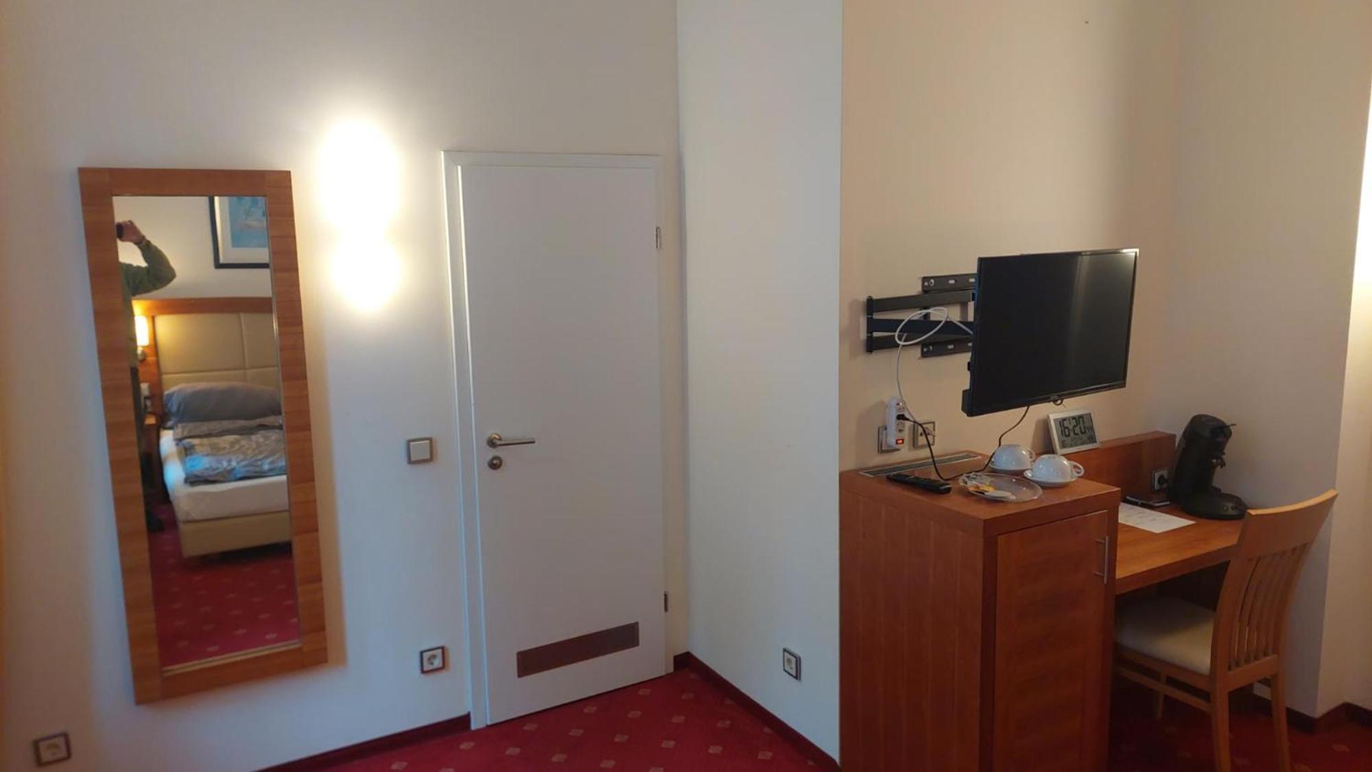 Die Villa, Zimmer 26, Dz Leverkusen Zewnętrze zdjęcie