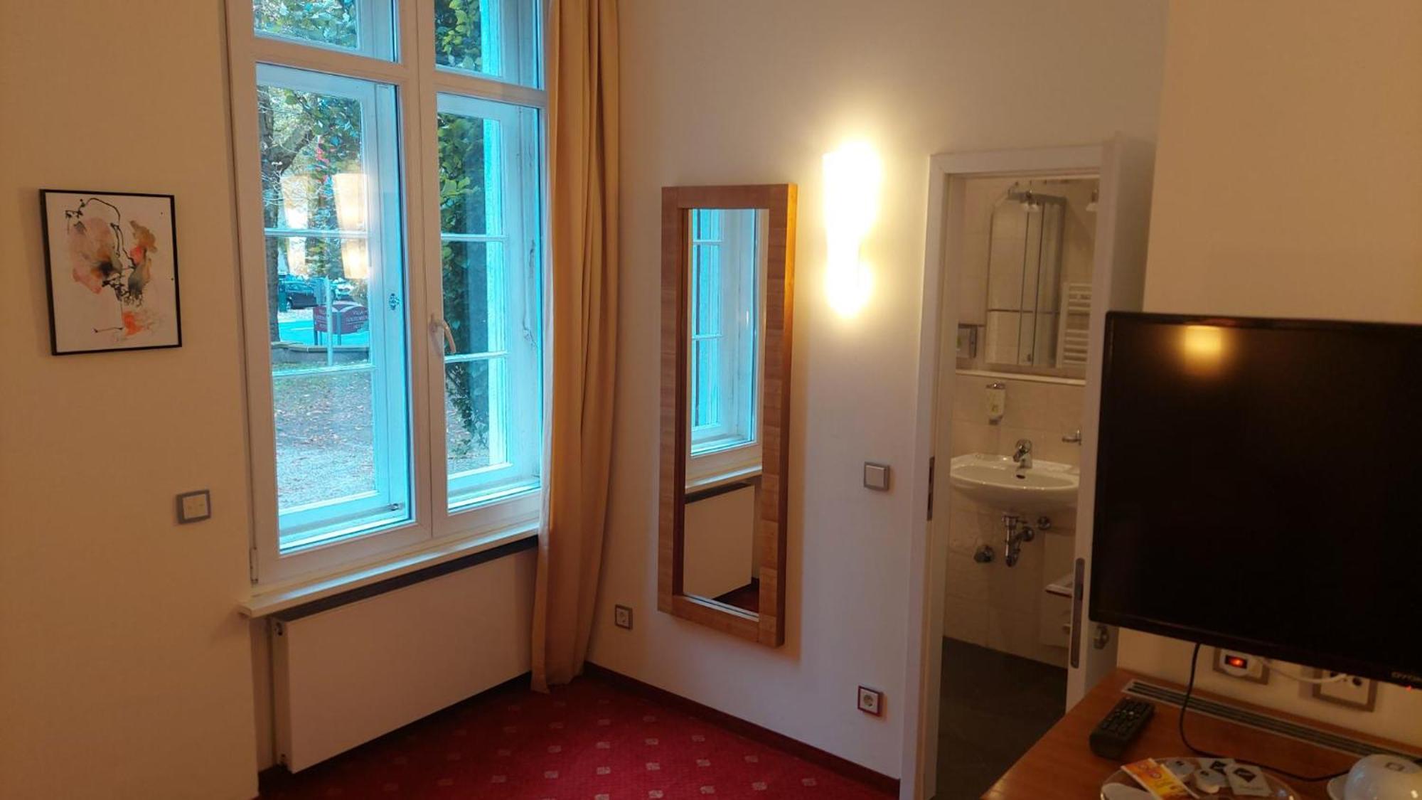Die Villa, Zimmer 26, Dz Leverkusen Zewnętrze zdjęcie