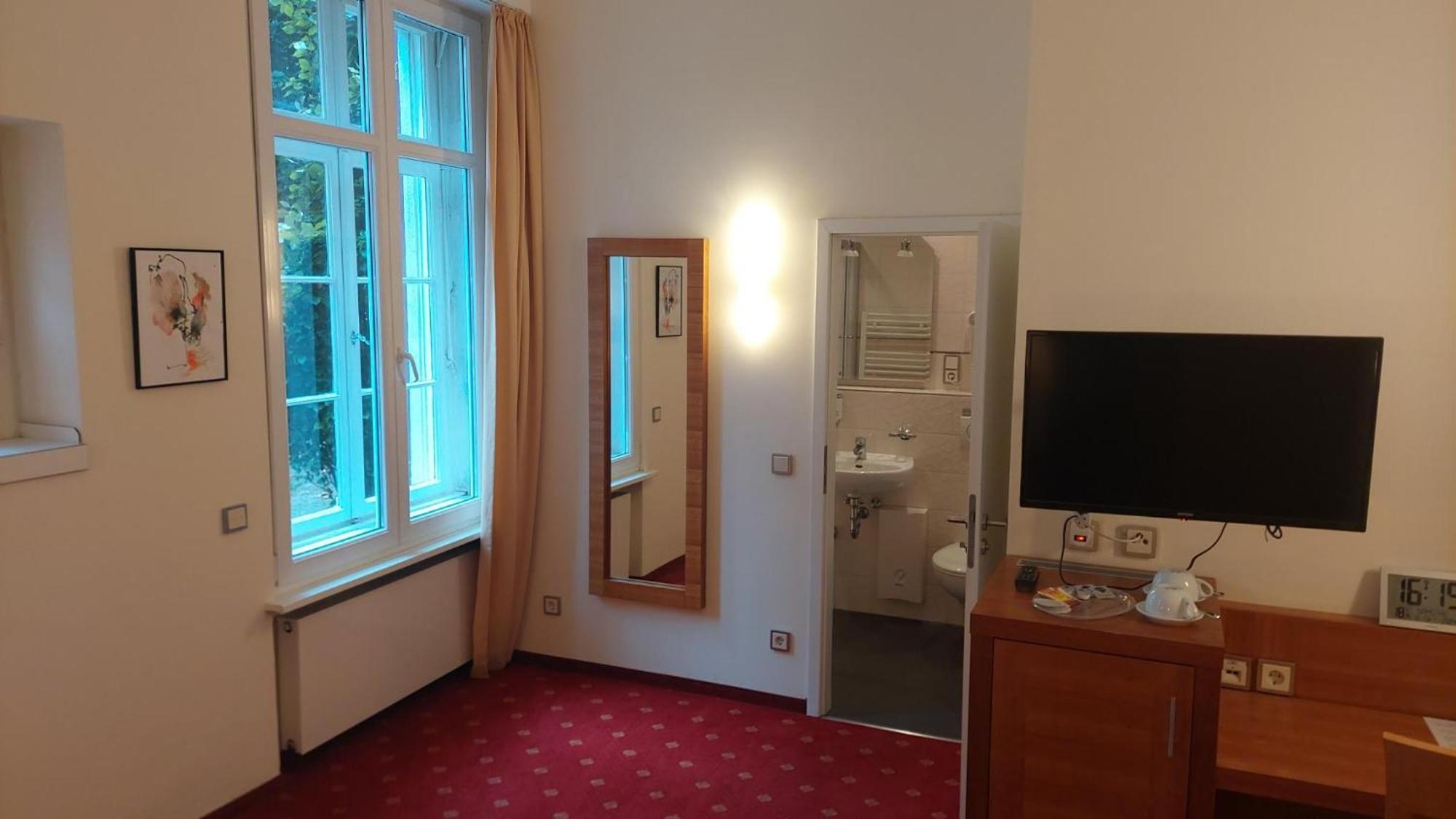 Die Villa, Zimmer 26, Dz Leverkusen Zewnętrze zdjęcie