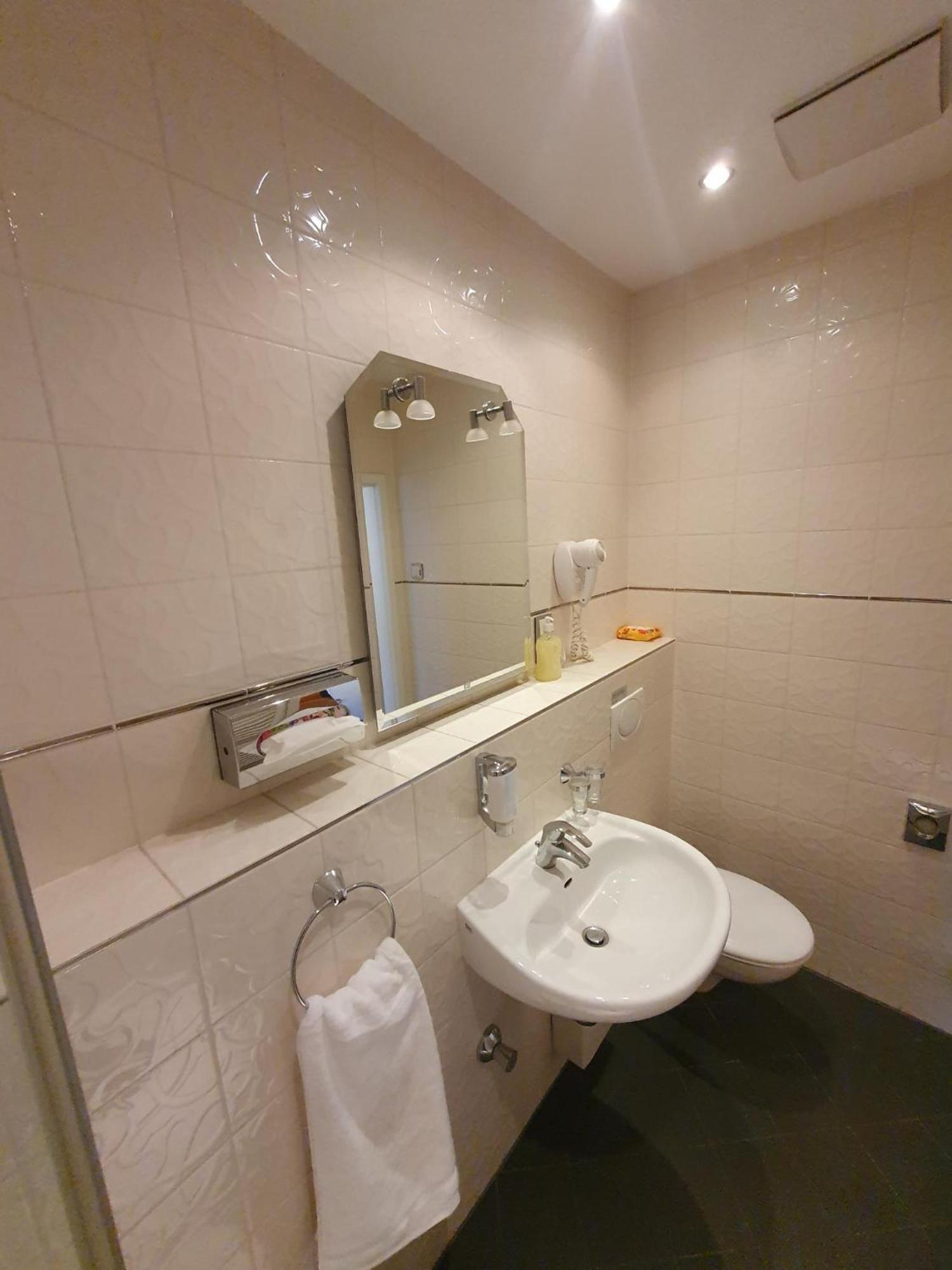 Die Villa, Zimmer 26, Dz Leverkusen Zewnętrze zdjęcie